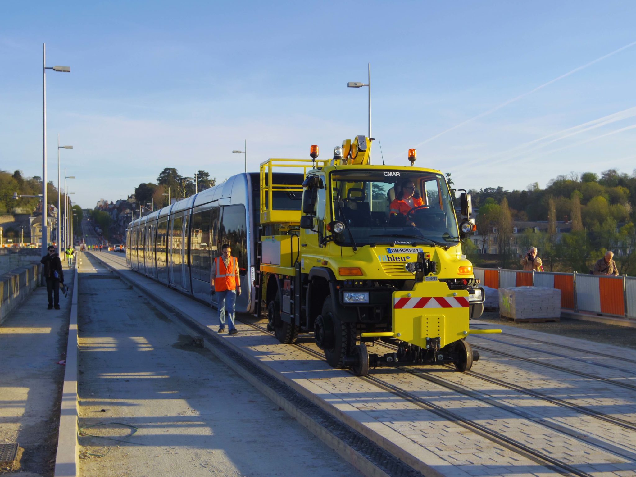 Arrivée du premier tramway dans le centre de Tours le 17 avril 2013